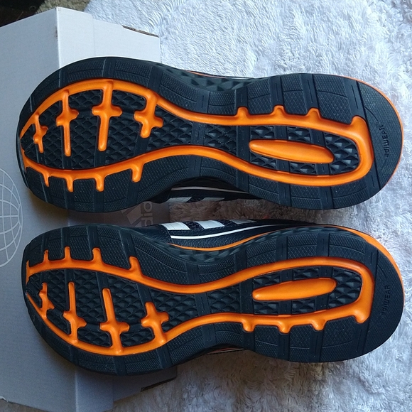 Adidas new York 12 shoes. - Picture 5 of 7